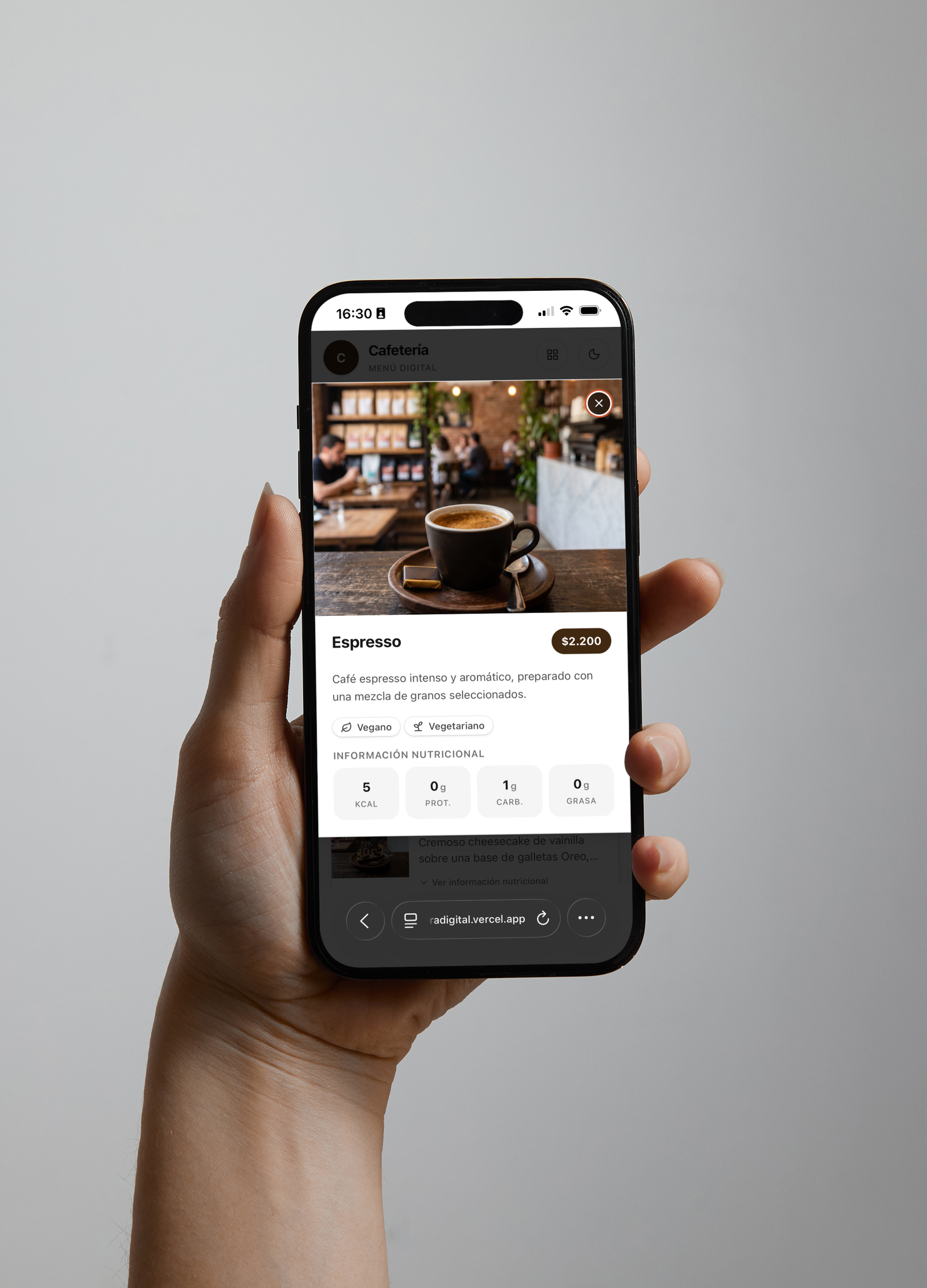 Detalle de un producto de cafetería con foto, precio e información nutricional