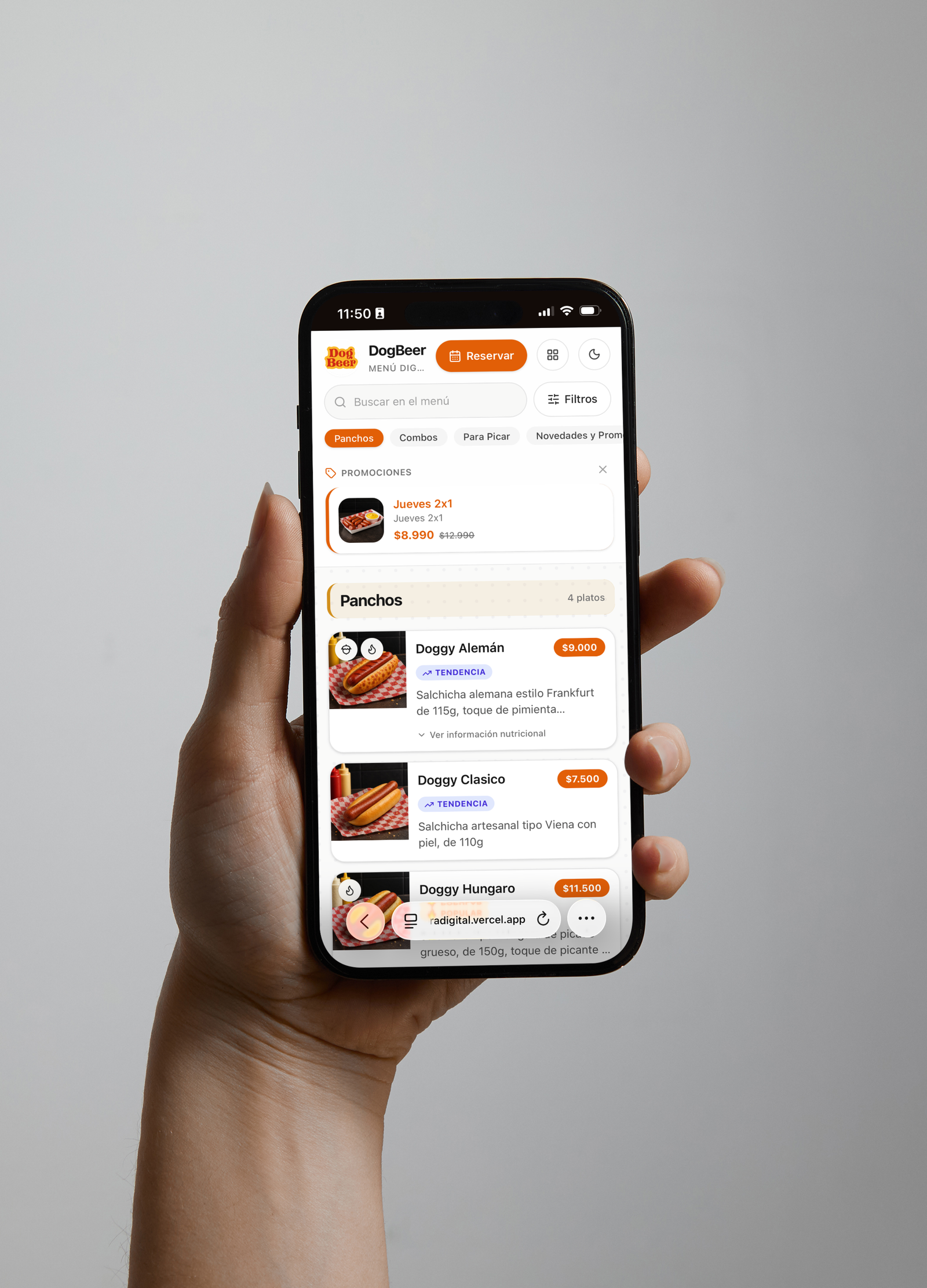 Menú digital de la marca DogBeer con panchos, precios y botón de reserva