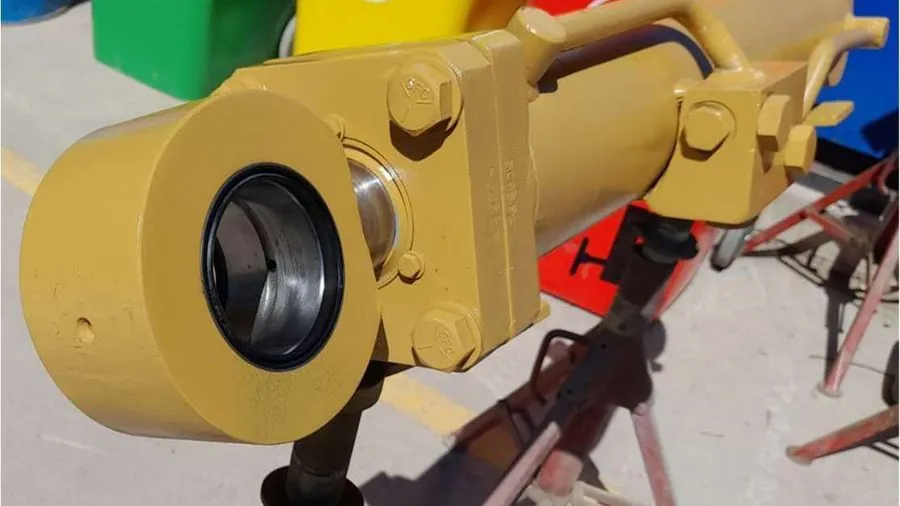 Cilindro hidráulico reparado, vista de camisa y sello